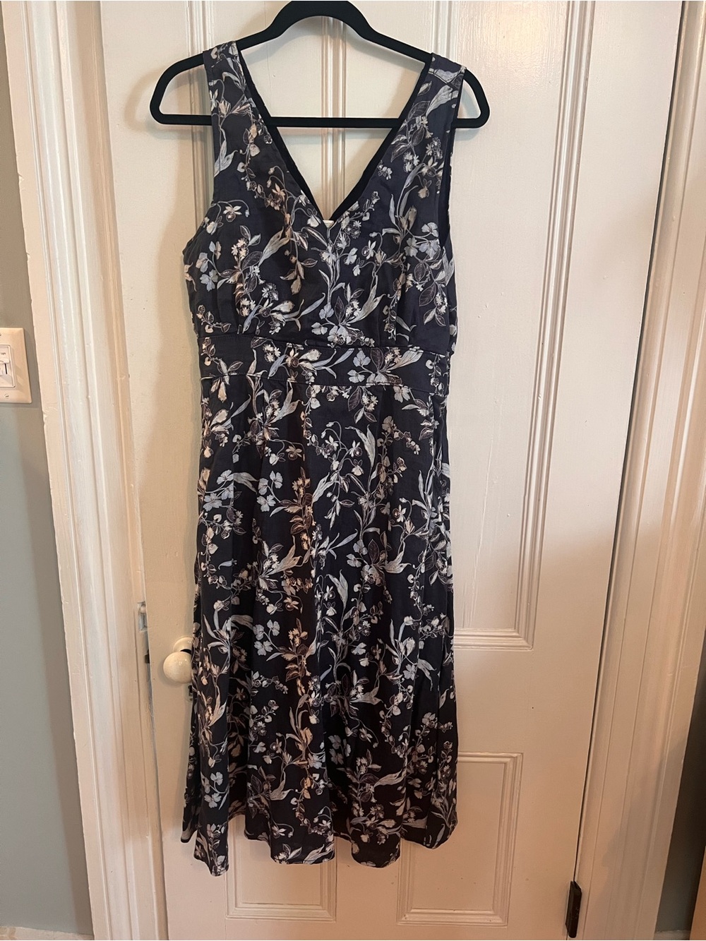 C & C California Linen Floral V-Neck Sleeveless Midi Dress with pockets